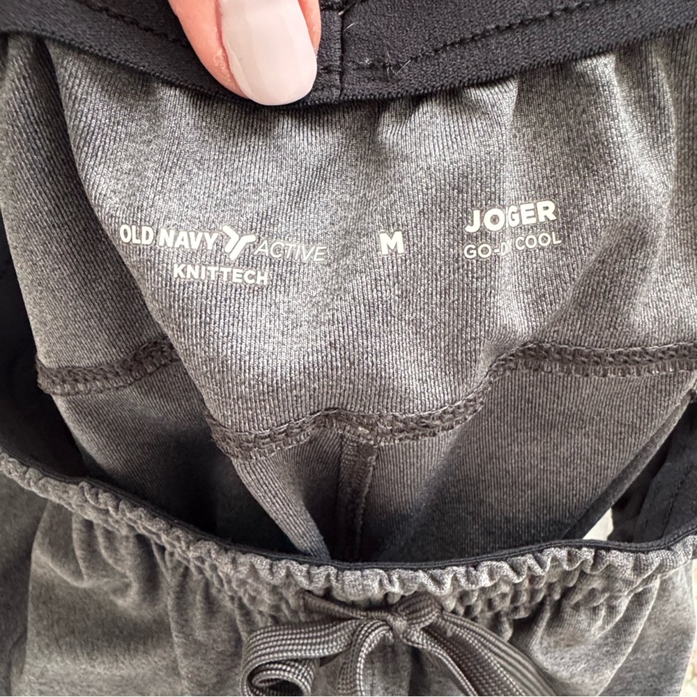 Men’s M Old Navy Active Sweatpants Joggers Bundle Gray Tapered Zip Pocket 2-Pack - Picture 7 of 14